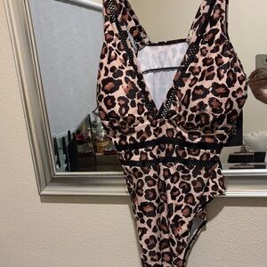 Chic Leopard Print Kids One Piece Swimsuit